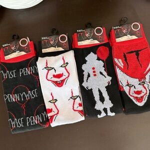 🆕🎈 PENNYWISE “IT” LIMITED EDITION 4-PIECE CREW SOCK COLLECTION. BRAND NEW.